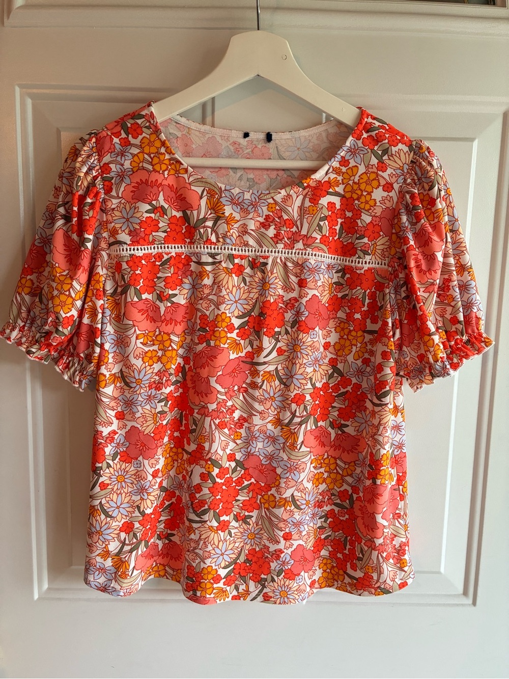 W5 Coral Multi Floral Lace-Trim Puff Sleeve Top